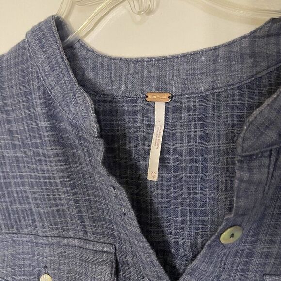 Free People Talk To Me Top Blue raw hem blouse size XS Retails $98 - Picture 4 of 6